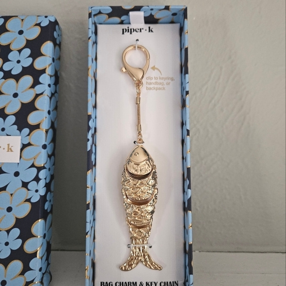 NWT Piper K Gold Fish Bag Charm/Keychain - Picture 3 of 3